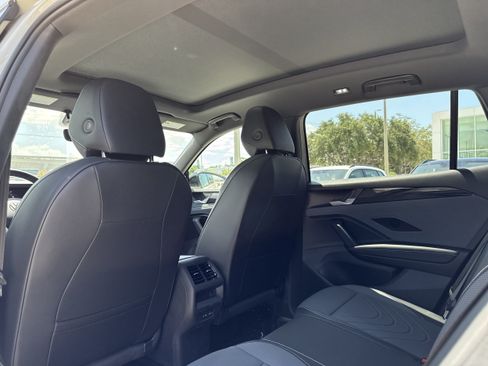 New 2026 Volkswagen Tiguan SE R-Line FWD image 18