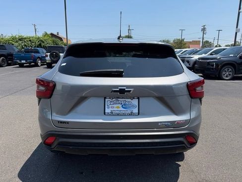 Used 2025 Chevrolet Trax RS w/ Sunroof Package FWD image 6