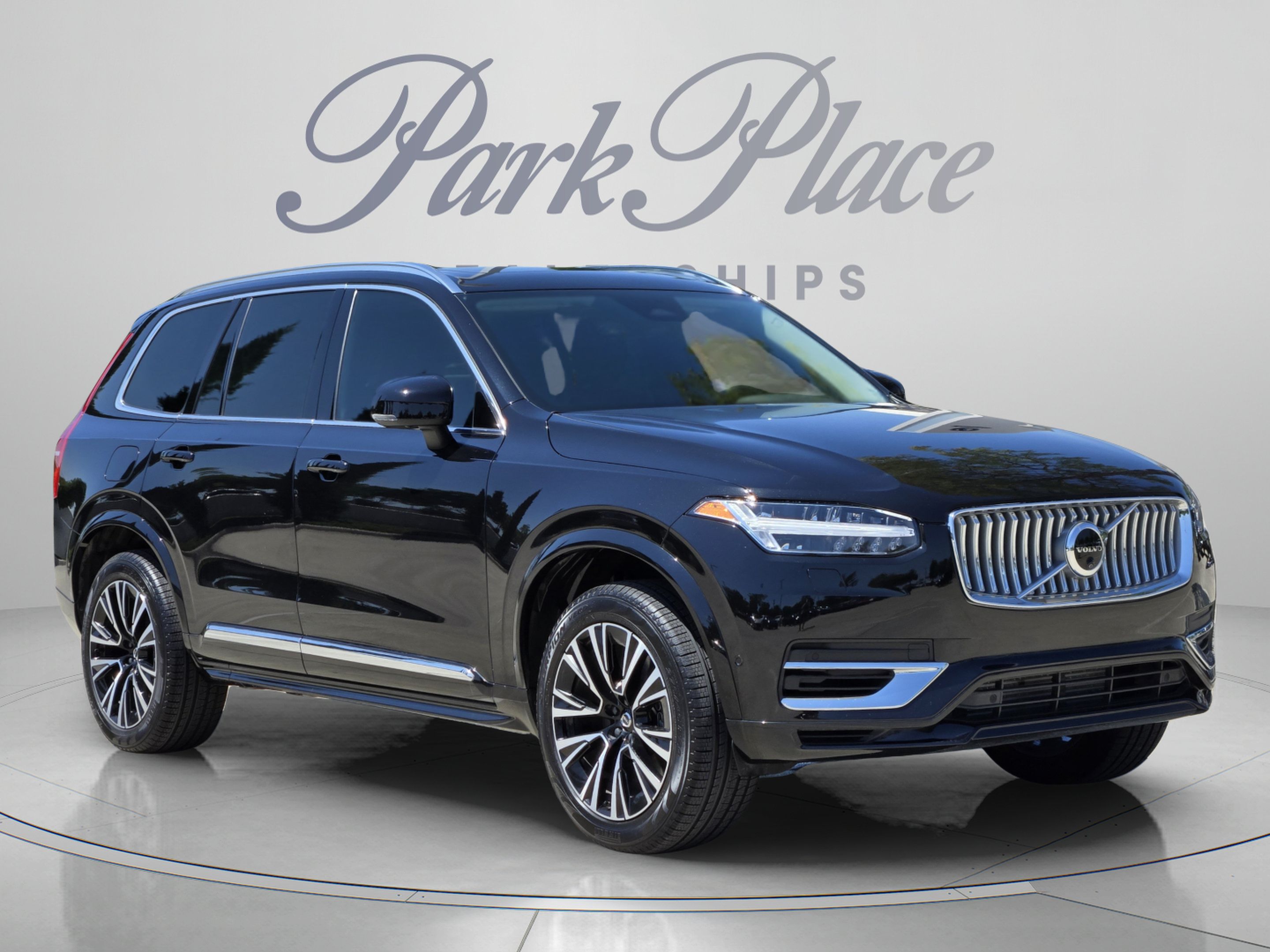 Used 2025 Volvo XC90 T8 Plus w/ Protection Package Premier AWD/4WD image 7