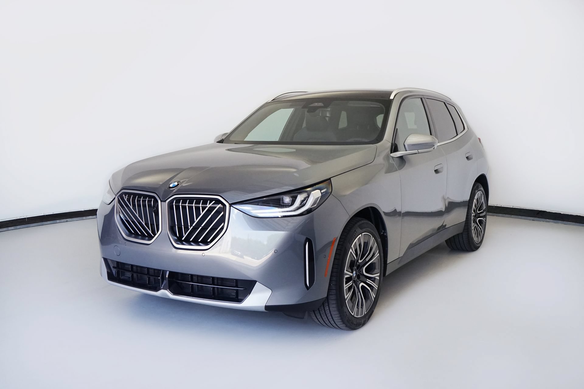 Used 2025 BMW X3 xDrive30i AWD/4WD image 2