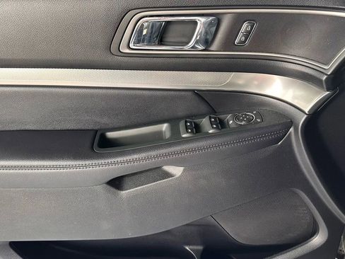 Used 2018 Ford Explorer XLT FWD image 15