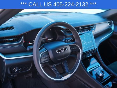 Used 2023 Jeep Grand Cherokee L Laredo image 17