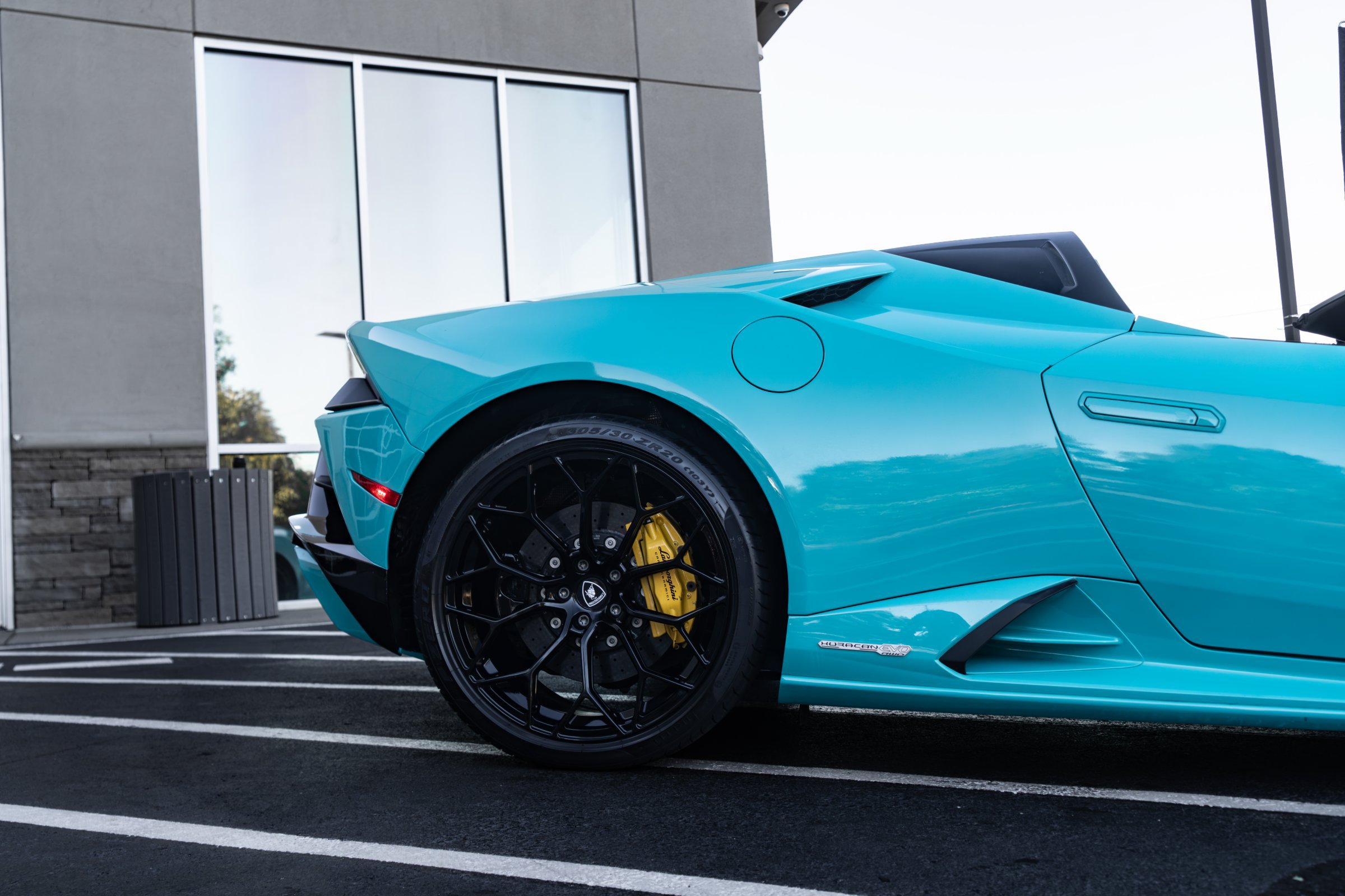 Used 2023 Lamborghini Huracan EVO RWD image 12