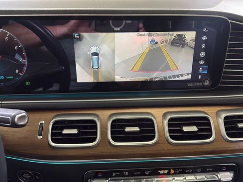 Used 2023 Mercedes-Benz GLE 450 4MATIC w/ AMG Line Exterior image 18