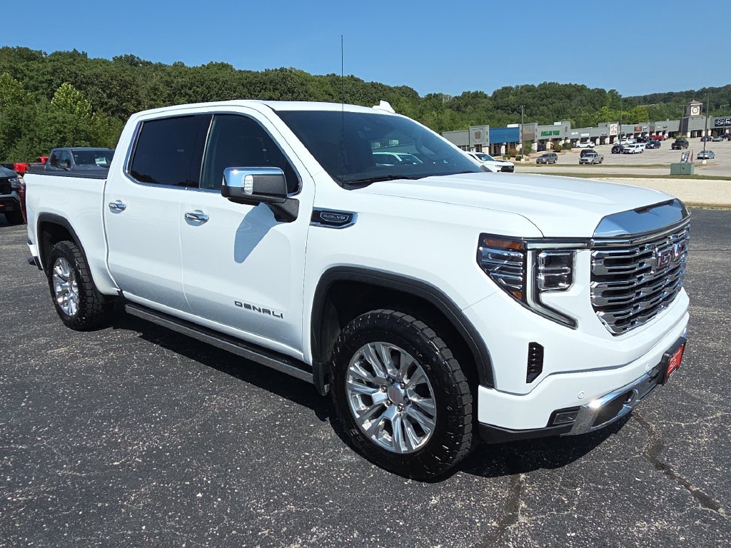 Used 2022 GMC Sierra 1500 Denali w/ Technology Package AWD/4WD image 2