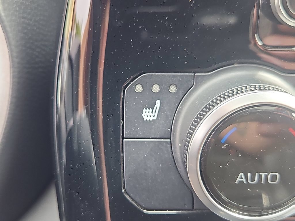 Used 2021 Toyota Highlander XLE AWD/4WD image 18