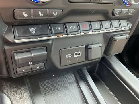 Used 2022 GMC Sierra 2500 AT4 w/ AT4 Preferred Package AWD/4WD image 20