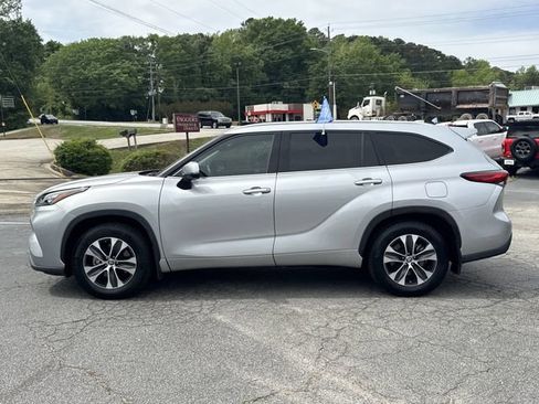 Used 2020 Toyota Highlander XLE FWD image 4