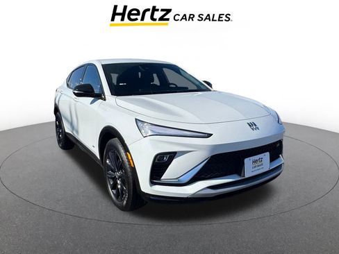 Used 2025 Buick Envista Sport Touring image 1