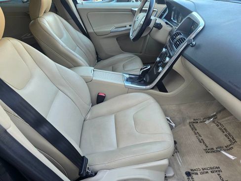 Used 2016 Volvo XC60 T5 Premier w/ Technology Package AWD/4WD image 18
