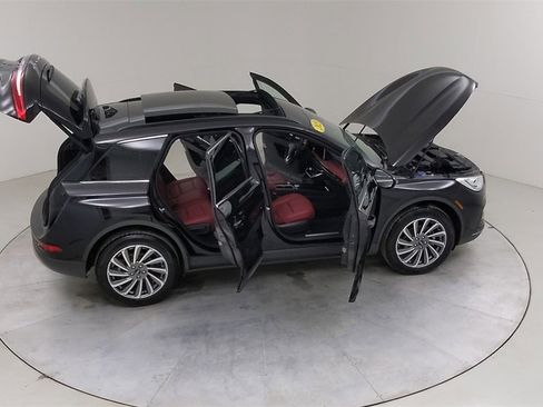 Used 2025 Lincoln Corsair Reserve image 48