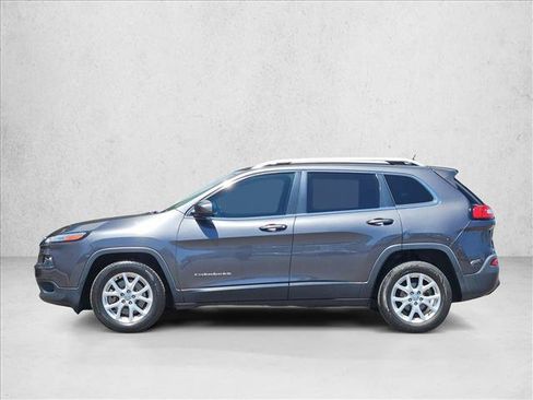 Used 2016 Jeep Cherokee Latitude w/ Safety/Convenience Group FWD image 5