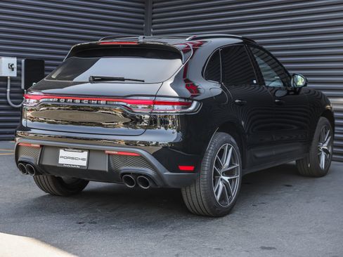 Certified 2026 Porsche Macan AWD/4WD image 10