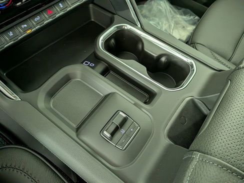 New 2025 GMC Sierra 3500 Denali w/ Denali Reserve Package image 26