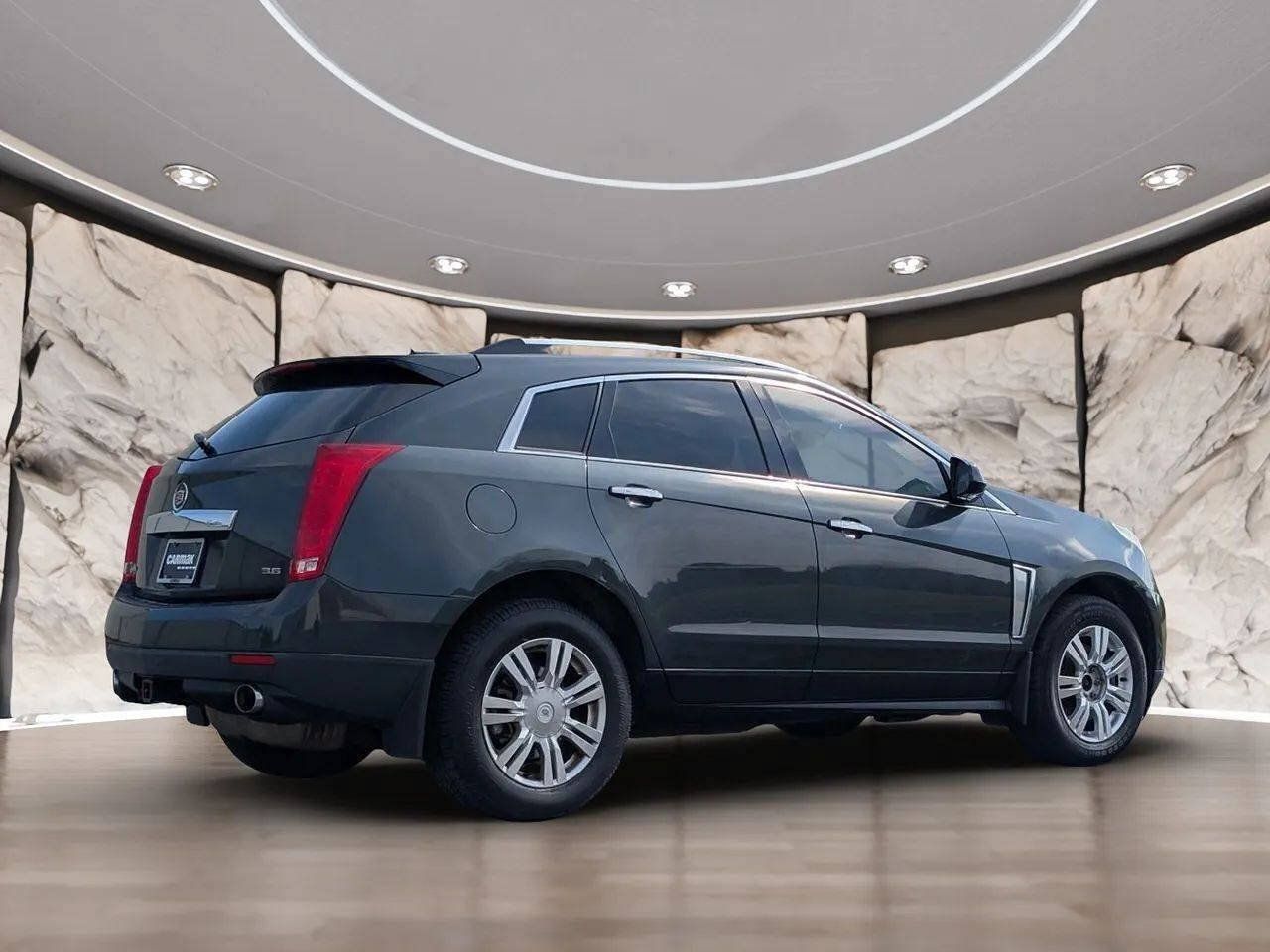 Used 2015 Cadillac SRX Luxury w/ Driver Awareness Package FWD image 12