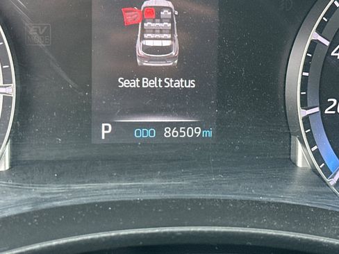 Used 2021 Toyota Highlander LE image 41