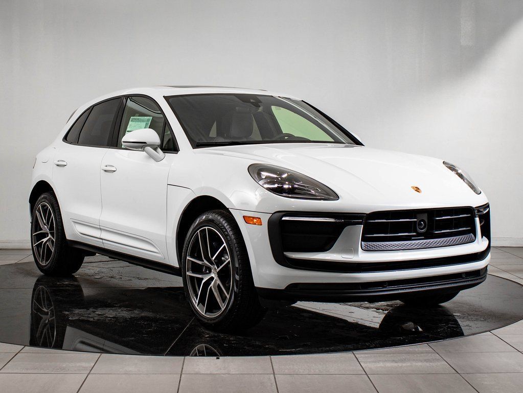 Certified 2026 Porsche Macan AWD/4WD image 10
