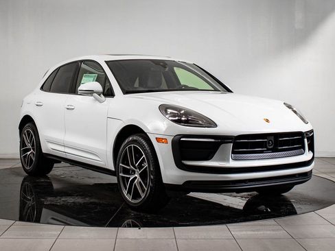 Used 2026 Porsche Macan image 10