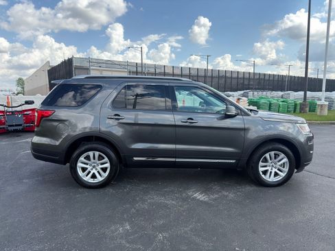 Used 2019 Ford Explorer XLT w/ Equipment Group 202A AWD/4WD image 7