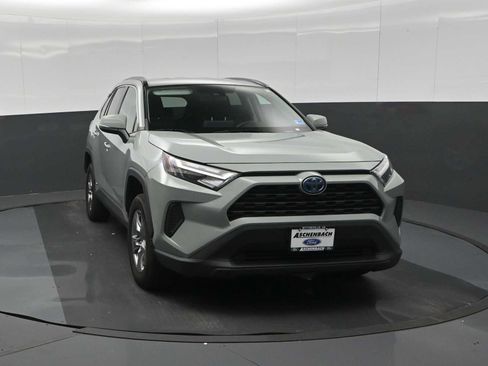Used 2022 Toyota RAV4 XLE w/ XLE Grade Weather Package AWD/4WD image 3