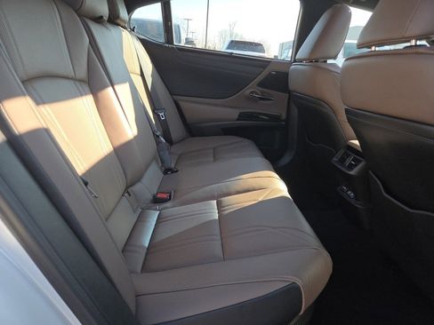 Certified 2025 Lexus ES 300h Ultra Luxury image 6
