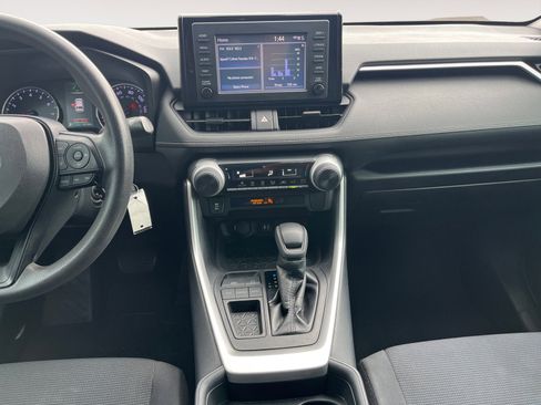 Used 2019 Toyota RAV4 LE FWD image 14