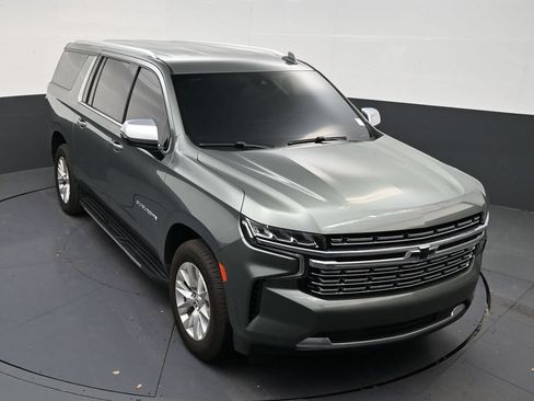 Used 2023 Chevrolet Suburban Premier RWD image 18