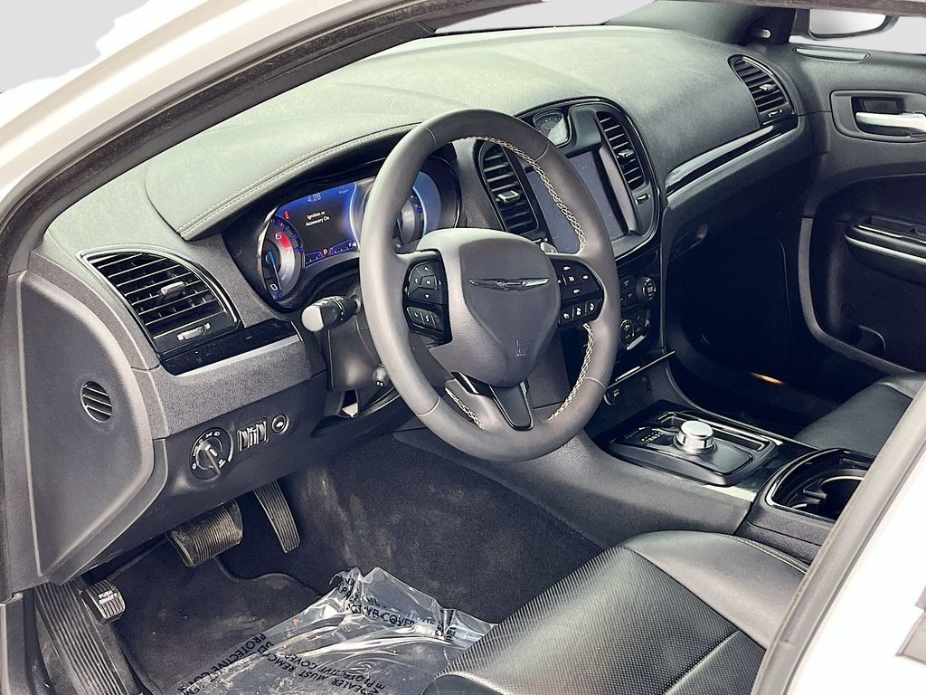 Used 2023 Chrysler 300 S w/ Comfort Group RWD image 9