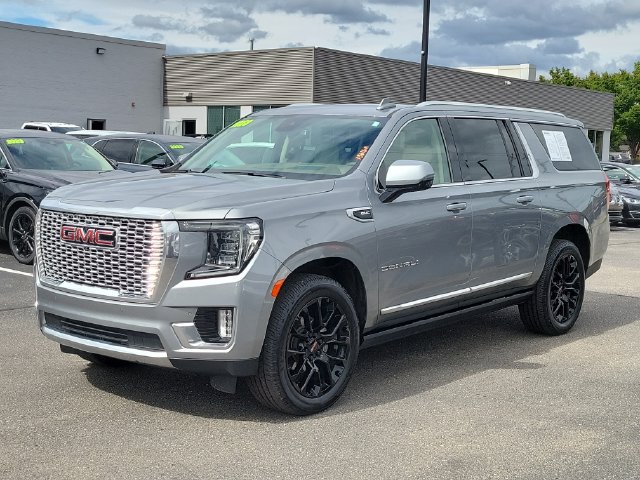 Used 2023 GMC Yukon XL Denali AWD/4WD image 2