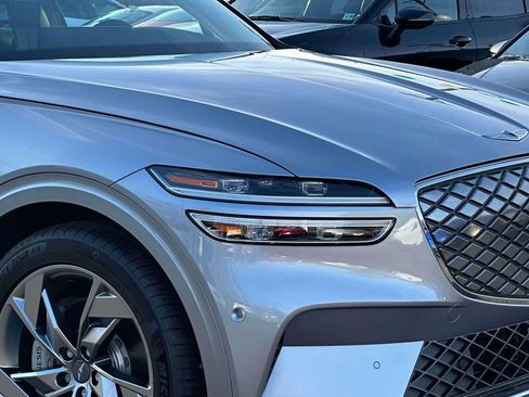 Used 2023 Genesis Electrified GV70 image 7