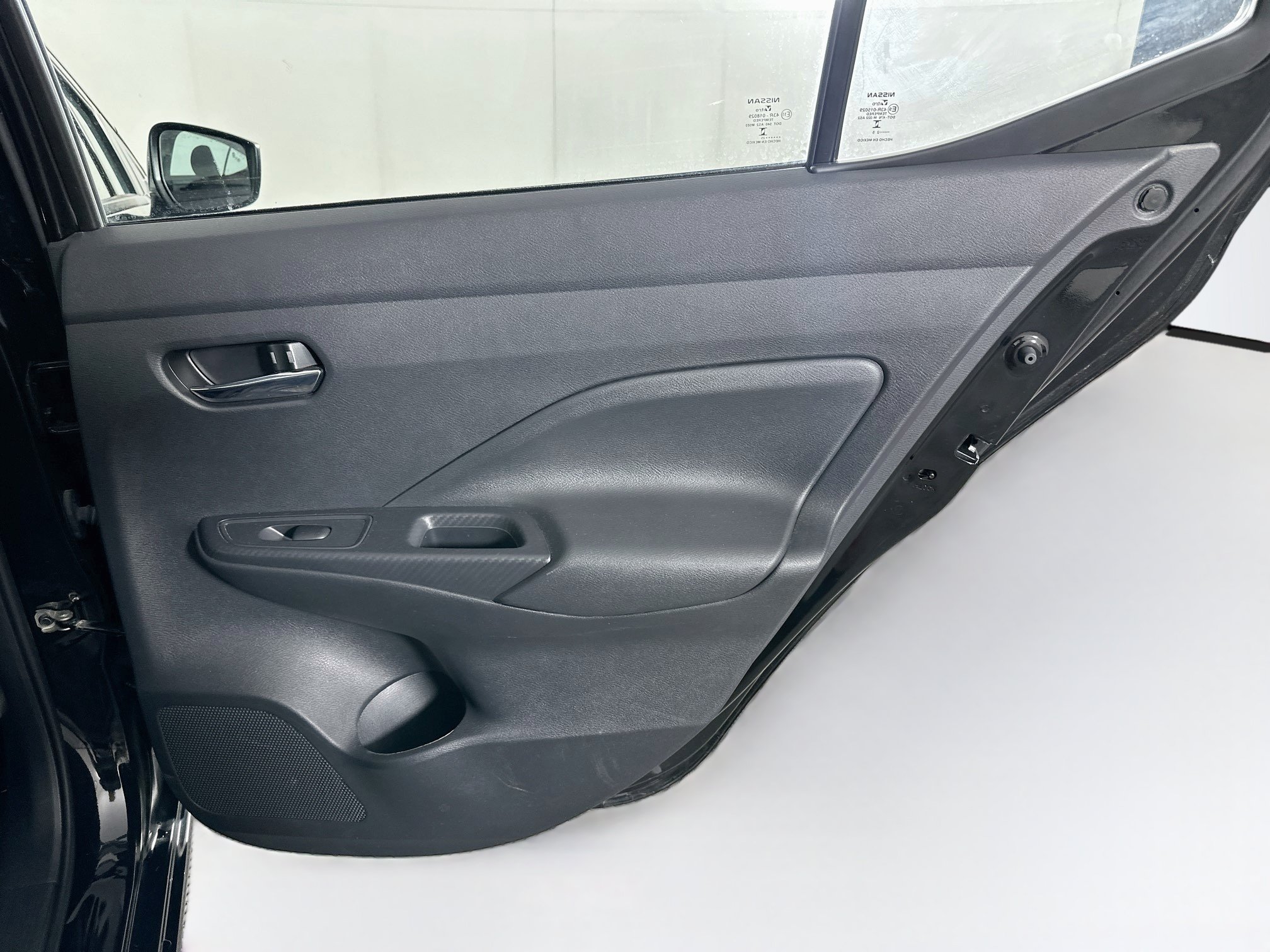 Used 2025 Nissan Versa SV FWD image 27