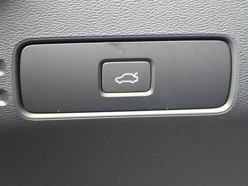 Certified 2023 Volvo C40 P8 Recharge Ultimate AWD/4WD image 32