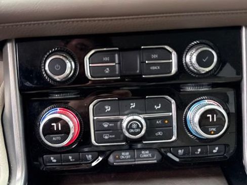 Used 2022 GMC Yukon Denali AWD/4WD image 27