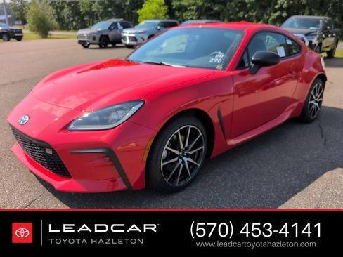 Used 2026 Toyota GR86 w/ ALL Weather Mat Package (TMS) RWD image 1