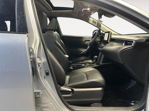 Used 2024 Toyota Corolla Cross XLE w/ Convenience Package image 10