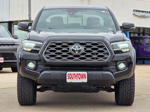 Used 2022 Toyota Tacoma TRD Off-Road AWD/4WD image 2