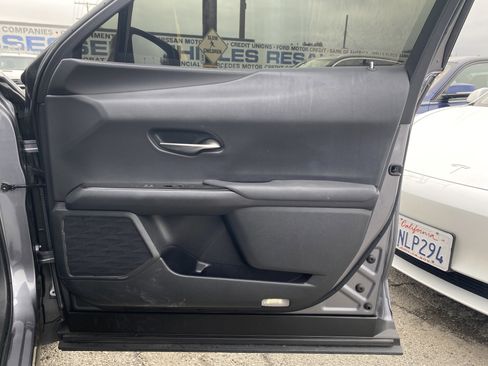 Used 2019 Lexus UX 200 w/ Premium Package FWD image 22