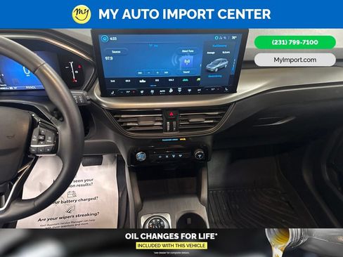 Used 2025 Ford Escape SE FWD image 19