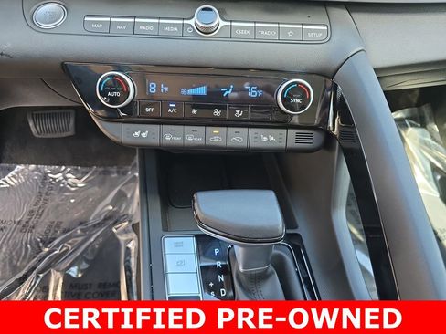 Used 2025 Hyundai Elantra Limited FWD image 23