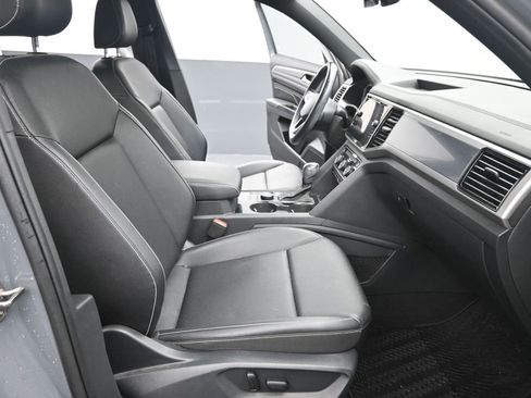 Used 2020 Volkswagen Atlas Cross Sport SEL image 16