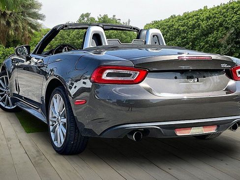 Used 2017 FIAT 124 Spider Lusso RWD image 9