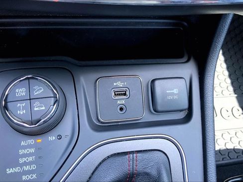 Used 2022 Jeep Cherokee Trailhawk w/ Sun, Sound & Nav Group AWD/4WD image 30