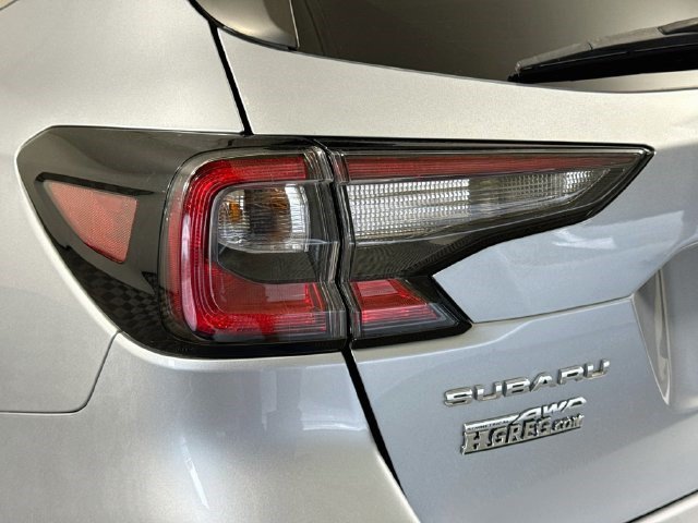 Used 2023 Subaru Outback Premium AWD/4WD image 35