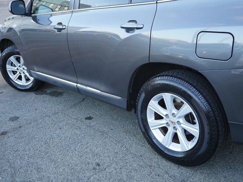 Used 2013 Toyota Highlander Plus FWD image 6