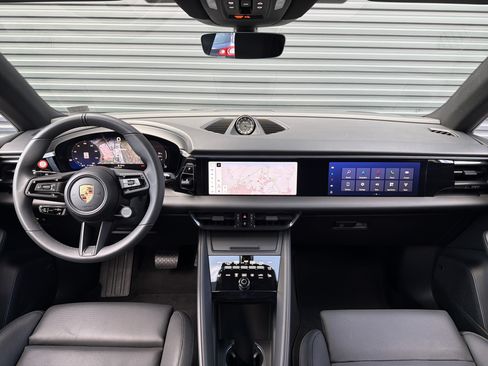 New 2025 Porsche Macan 4 Electric AWD/4WD image 4