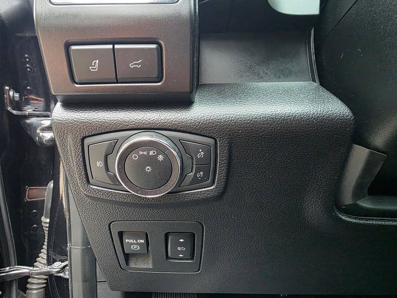 Used 2019 Ford Expedition Limited w/ Equipment Group 303A AWD/4WD image 18