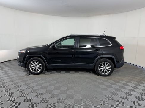 Used 2018 Jeep Cherokee Limited w/ Technology Group AWD/4WD image 2
