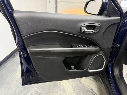Used 2020 Jeep Compass Latitude FWD image 9