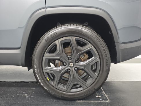 Used 2025 Rivian R1S Adventure AWD/4WD image 10