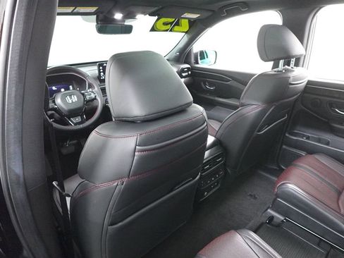 Used 2025 Honda Pilot Black Edition image 26